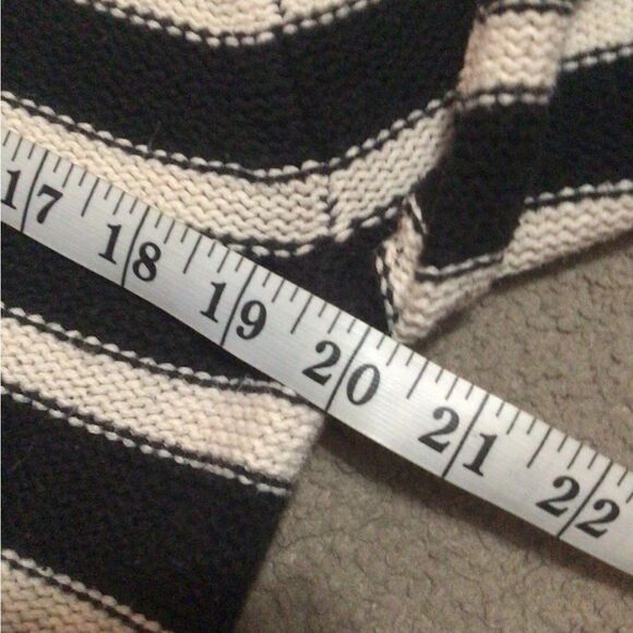 Old Navy White and Black Striped Sweater Large - Picture 6 of 12